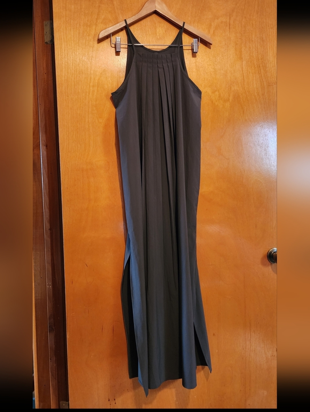 Athleta Pleated Sleeveless Maxi Dress - Picture 5 of 10